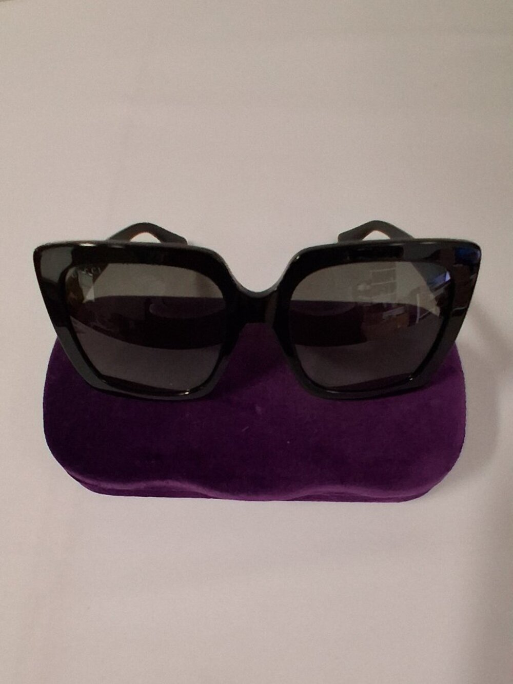 Gucci Women’s Sunglasses GG0418S-001-54 – New in Box - Picture 2 of 8